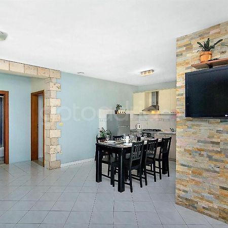 Holiday Home Darius With Hot Tub Makarska Esterno foto