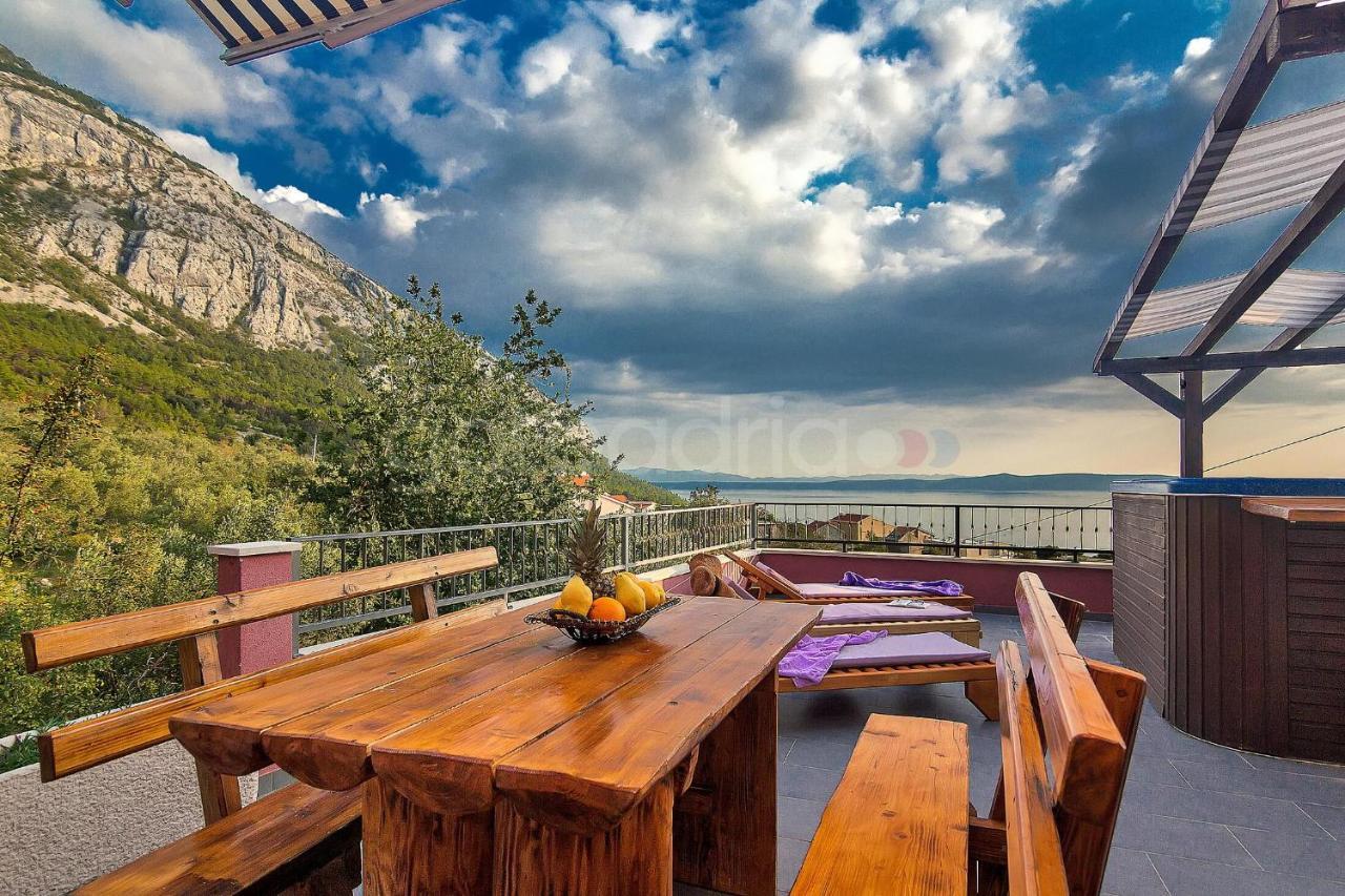 Holiday Home Darius With Hot Tub Makarska Esterno foto